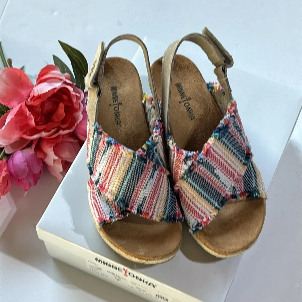 Espadrille Size 8 Minnetonka BREEZE MULTI LAREDO FABRIC Size8 Box Beach Vibes